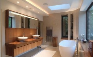 Точечные светильники служат отличным источником дополнительного освещения ванной комнаты Точечные светильники служат отличным источником дополнительного освещения ванной комнаты