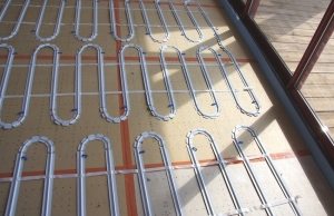 Для монтажа нагревательного кабеля лучше воспользоваться услугами специалиста Для монтажа нагревательного кабеля лучше воспользоваться услугами специалиста