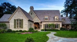 Керамический кирпич идеально подходит для отделки фасада загородного дома Показать варианты отделки для фасада облицовочным кирпичом