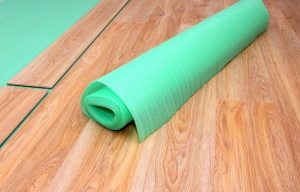 Полипропиленовая рулонная подложка под ламинированную доску Полипропиленовая рулонная подложка под ламинированную доску