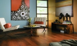 Фаска "очерчивает" каждую панель, что делает ее похожей на натуральную деревянную доску Фаска "очерчивает" каждую панель, что делает ее похожей на натуральную деревянную доску