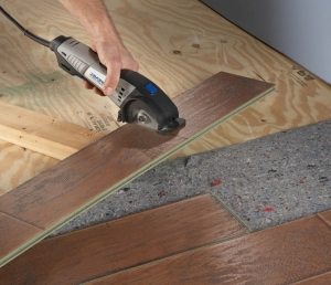 Для разрезания панелей понадобится ножовка, электролобзик или болгарка Для разрезания панелей понадобится ножовка, электролобзик или болгарка