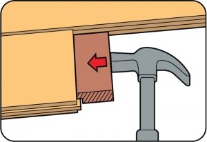 Укладка досок ламината с использованием деревянного бруска Укладка досок ламината с использованием деревянного бруска