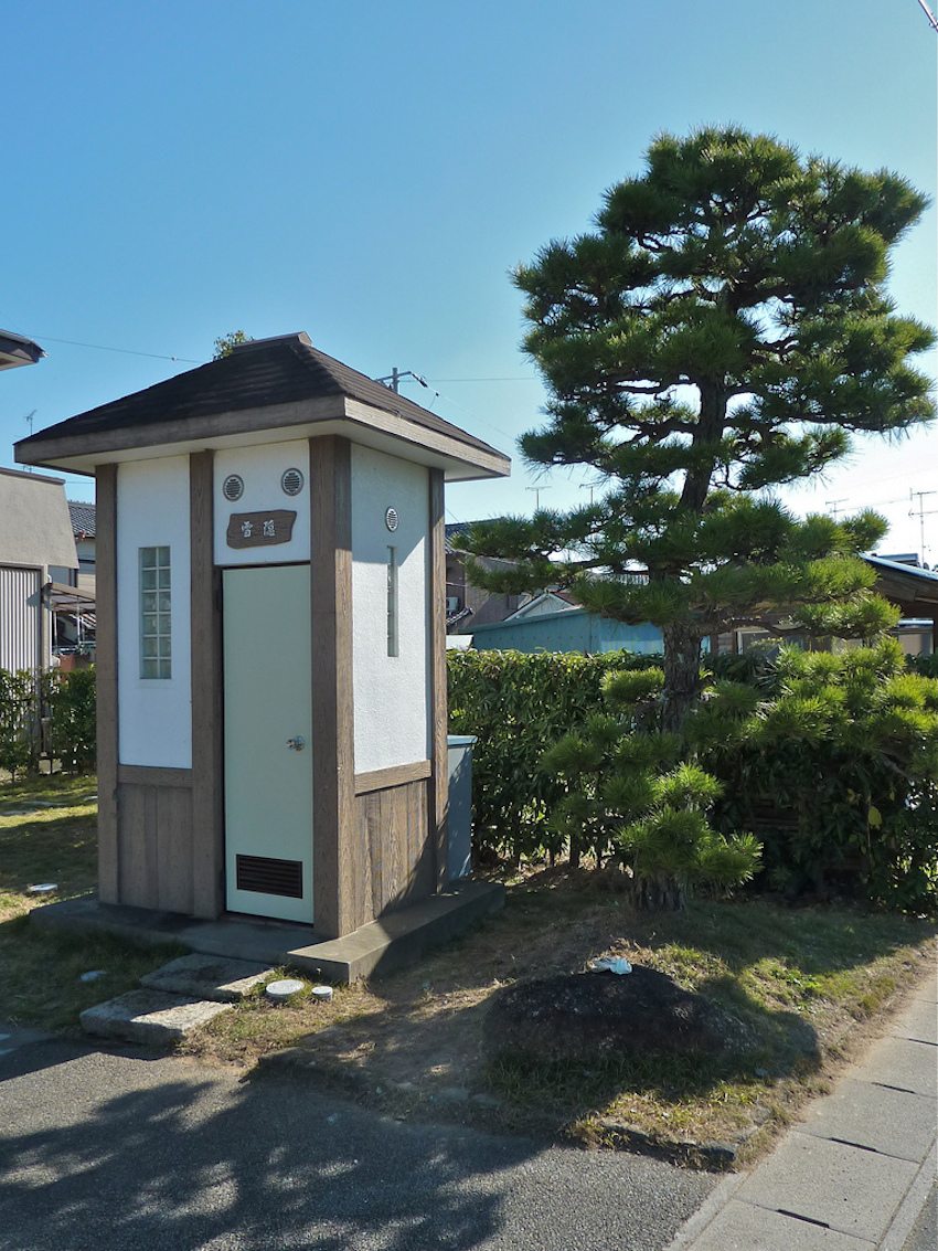Туалет на улице в японском стиле