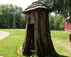 Туалет в виде огромного пня Туалет в виде огромного пня