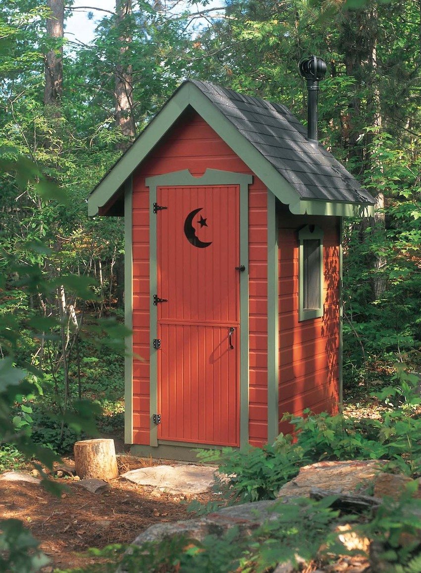 Деревянный туалет, его разновидности и правила размещения