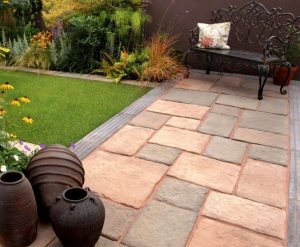 Тротуарная плитка имеет широкий ассортимент размеров, фактур и расцветок Тротуарная плитка имеет широкий ассортимент размеров, фактур и расцветок