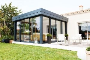 Поликарбонат обладает хорошими тепло- и звукоизоляционными качествами Поликарбонат обладает хорошими тепло- и звукоизоляционными качествами