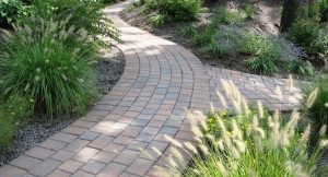 Резиновая тротуарная плитка обладает рядом преимуществ перед другими видами покрытий Резиновая тротуарная плитка обладает рядом преимуществ перед другими видами покрытий