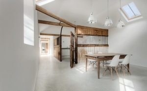 За наливным полом легко ухаживать и поддерживать его в чистоте За наливным полом легко ухаживать и поддерживать его в чистоте