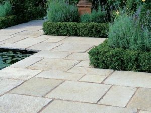 Крупный камень в оформлении дорожек Крупный камень в оформлении дорожек