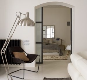 На арочный проем установлены двери-купе На арочный проем установлены двери-купе