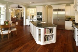 Все проемы в доме оформлены в виде арок Все проемы в доме оформлены в виде арок