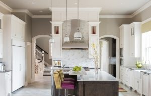 Два симметричных арочных проема на кухне Два симметричных арочных проема на кухне