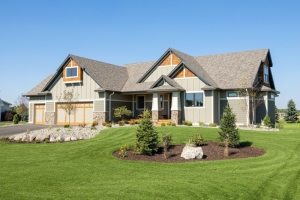 Дом укрыт утеплителем и обшит сайдингом Дом укрыт утеплителем и обшит сайдингом