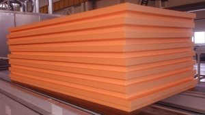 Пенополистирол отличается от пенопласта более высокой прочностью Пенополистирол отличается от пенопласта более высокой прочностью