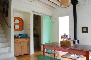 Навесные двери купе в подсобное помещение Навесные двери купе в подсобное помещение