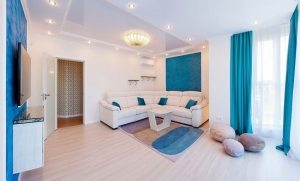 Сочетание матовой и глянцевой поверхности натяжного потолка выглядят очень стильно Сочетание матовой и глянцевой поверхности натяжного потолка выглядят очень стильно