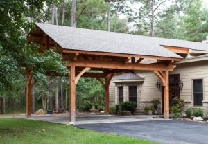 Навес на деревянных опорах Навес на деревянных опорах