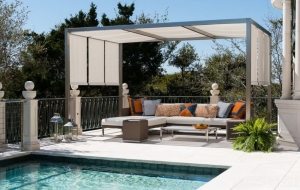 Потолок и стены металлического навеса обтянуты легкой тканью Потолок и стены металлического навеса обтянуты легкой тканью