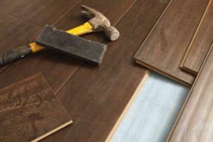 Подложка под ламинат может выровнять незначительные дефекты основания Подложка под ламинат может выровнять незначительные дефекты основания