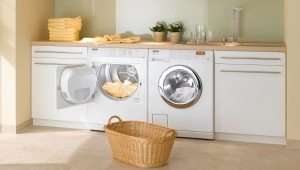 При установке стиральной машины важно выставить её строго горизонтально