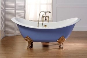 Чугунная ванна, отреставрированная с помощью жидкого акрила
