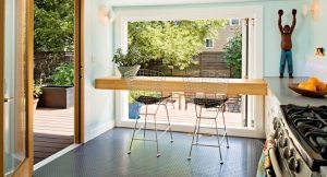 Оригинальная барная стойка, сидя за которой можно любоваться открывающимся из окна видом Барные стойки для кухни, фото возможных вариантов дизайна