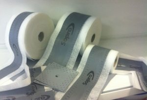 Уплотнительная гидроизоляционная лента применяется для увеличения надёжности гидроизоляционного покрытия в местах напряжения: стыках плоскостей, компенсационных швах Уплотнительная гидроизоляционная лента применяется для увеличения надёжности гидроизоляционного покрытия в местах напряжения: стыках плоскостей, компенсационных швах