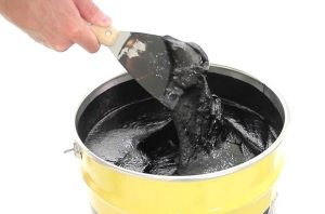 Битумная мастика обладает прекрасными гидроизоляционными свойствами Битумная мастика обладает прекрасными гидроизоляционными свойствами