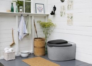 Разнообразие биотуалетов позволяет подобрать идеальный вариант, который органично впишется в любой дачный интерьер Разнообразие биотуалетов позволяет подобрать идеальный вариант, который органично впишется в любой дачный интерьер