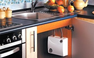 Для использования горячей воды только для мытья посуды, достаточно будет водонагревателя с небольшой пропускной способностью Для использования горячей воды только для мытья посуды, достаточно будет водонагревателя с небольшой пропускной способностью