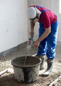 Мокрая цементная стяжка зачастую используется для чернового покрытия пола