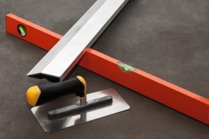 Основным преимуществом пола, выполненного методом полусухой стяжки, является ровная поверхность без усадки и трещин Основным преимуществом пола, выполненного методом полусухой стяжки, является ровная поверхность без усадки и трещин