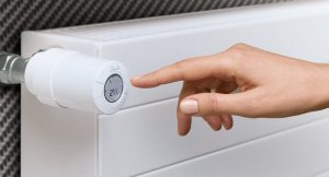 Терморегулятор позволяет поддерживать оптимальную температуру в помещении Терморегулятор для радиатора отопления в системах различных домов