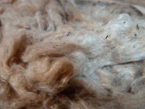 Стекловата обладает низкой теплопроводностью и не пропускает пар Стекловата обладает низкой теплопроводностью и не пропускает пар