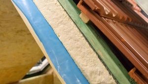 Срез кровельного пирога с пенным утеплителем Срез кровельного пирога с пенным утеплителем