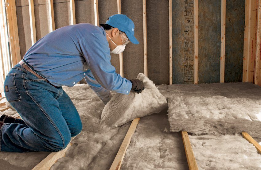 Минеральная вата является самым востребованным материалом в качестве утеплителя для потолка