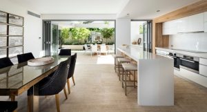 Одноэтажный дом размером 10 на 10 - может быть просторным и функциональным Фото планировки одноэтажного дома 10 на 10. Варианты увеличения жилой площади