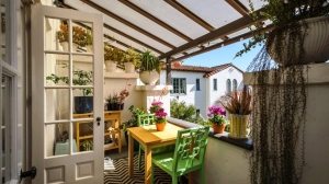 В отделке стен балкона использована штукатурка В отделке стен балкона использована штукатурка