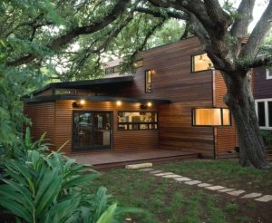 Крыльцо-подиум выполнено из дерева Крыльцо-подиум выполнено из дерева