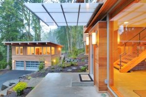 Высокое крыльцо с козырьком Высокое крыльцо с козырьком