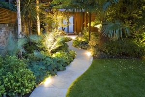 Практичная бетонная дорожка Практичная бетонная дорожка