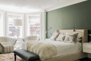 Водно-дисперсную краску используют в сухих помещениях, таких как спальня Водно-дисперсную краску используют в сухих помещениях, таких как спальня