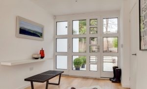 Пластиковая дверная конструкция во всю стену Пластиковая дверная конструкция во всю стену