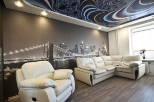 Тканевый потолок с нанесенным темно-синим принтом Тканевый потолок с нанесенным темно-синим принтом