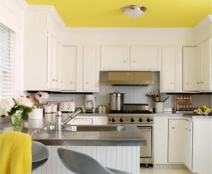 Матовый натяжной потолок ярко-желтого цвета Матовый натяжной потолок ярко-желтого цвета