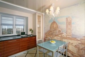 Натяжной потолок с люстрой на кухне Натяжной потолок с люстрой на кухне