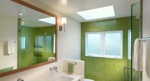Натяжной потолок в ванной комнате, фото готовых дизайнерских решений