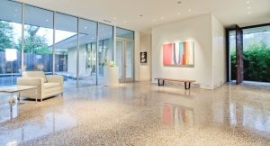 Наливной самовыравнивающийся пол позволяет получить ровную, идеально гладкую поверхность Самовыравнивающийся наливной пол своими руками. Видео и описание технологии